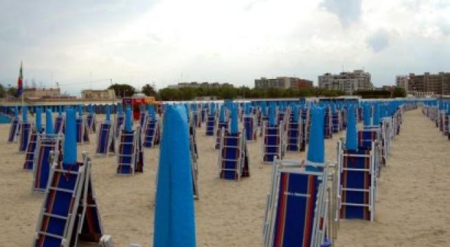 Concessioni turistiche su demanio marittimo: normativa interna o legislazione europea? Decide la plenaria